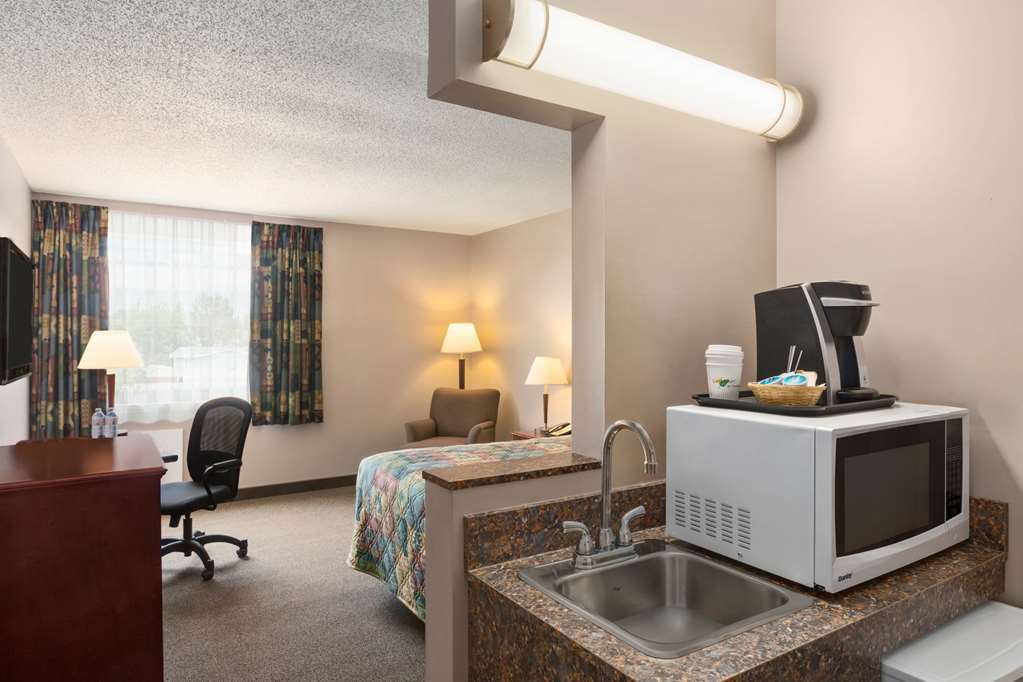Travelodge Hanna Canada Grey Quarto foto